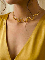 Elegant Gold Silken Wavy Chain Choker Adjustable Necklace - Doulaat