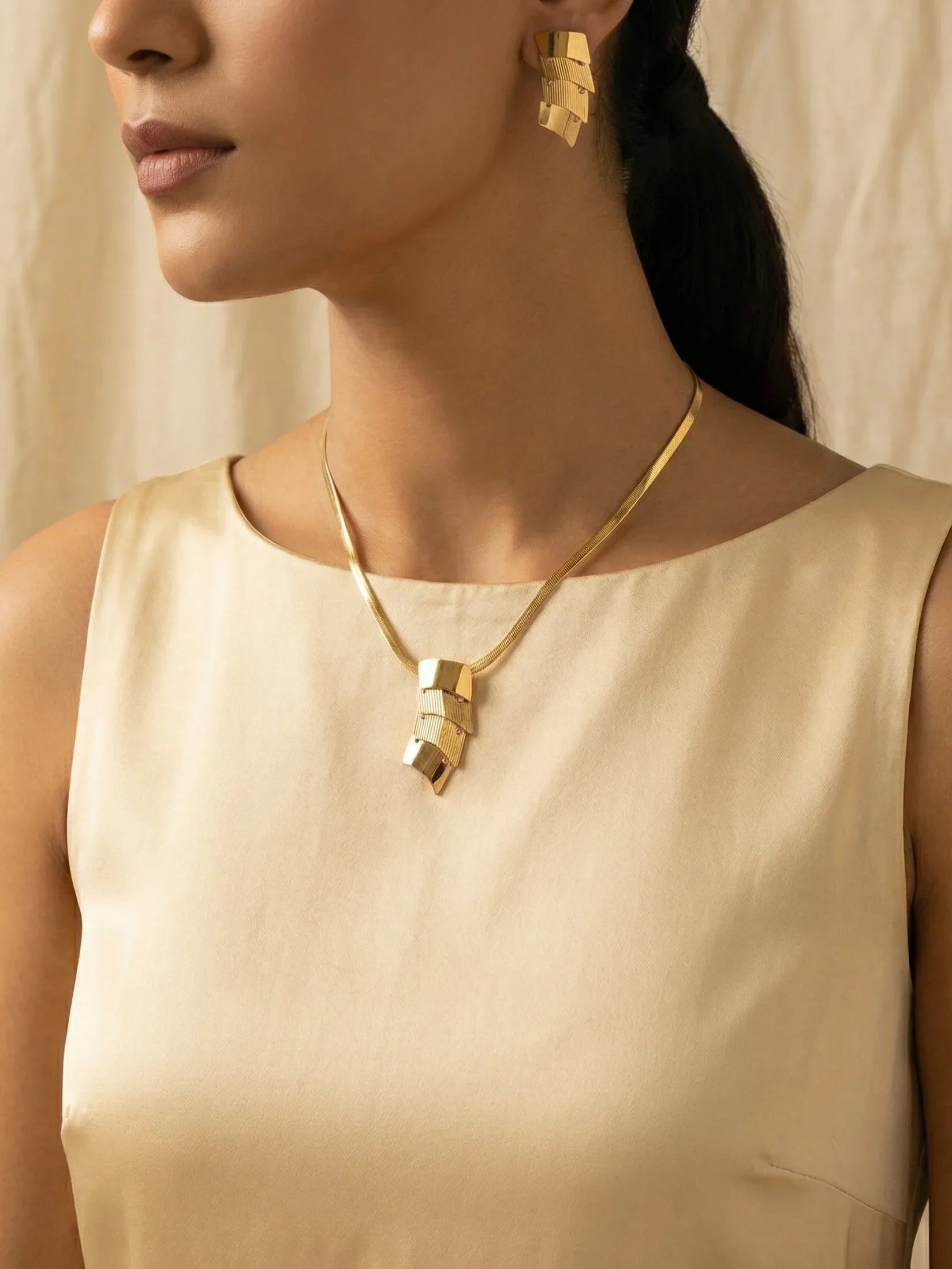 Multi Layered Textured Jewelry Set - Doulaat