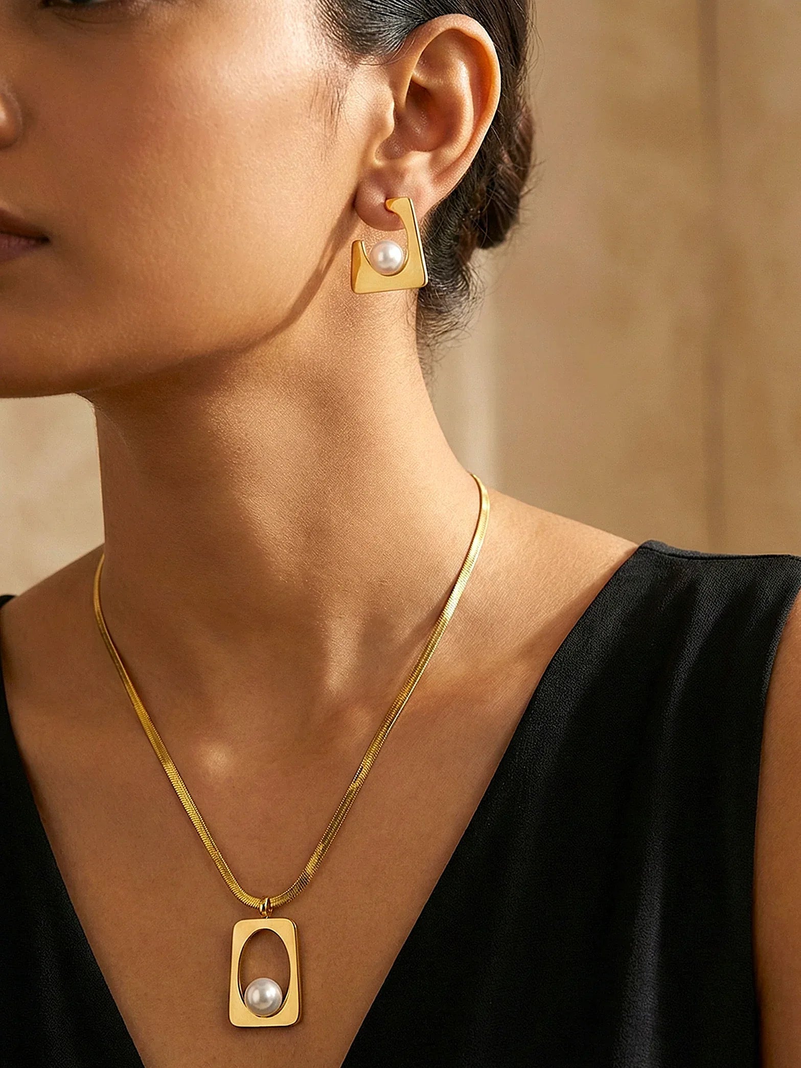 Modern Gold Frame Pearl Jewelry Set for Everyday Style - Doulaat