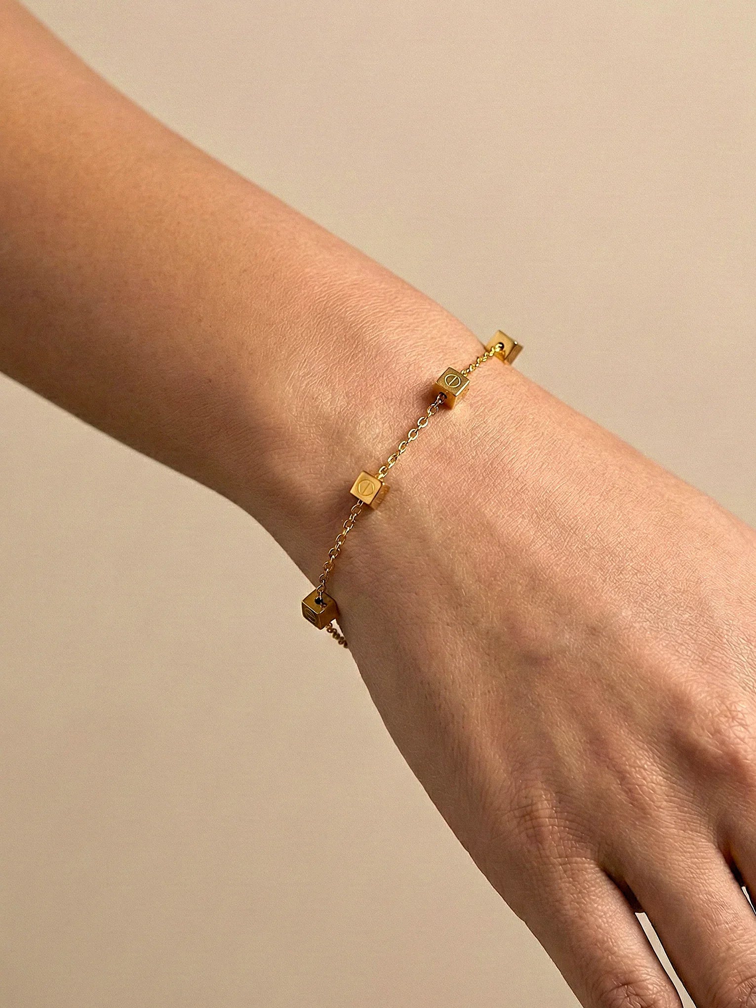 Minimal Gold Cube Chain Bracelet with Modern Charm - Doulaat