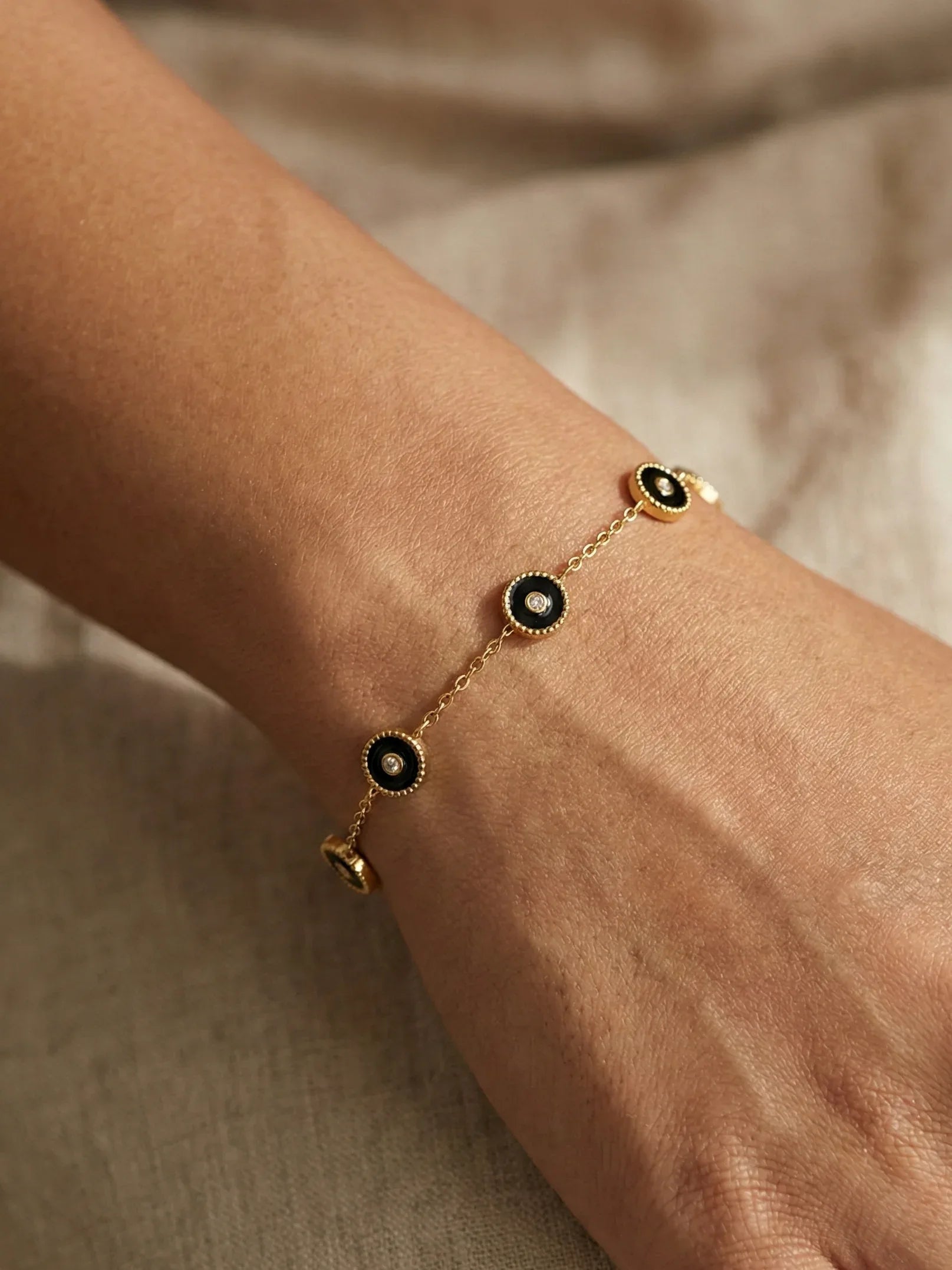 Black Stone Charm Bracelet Gold Tone - Doulaat