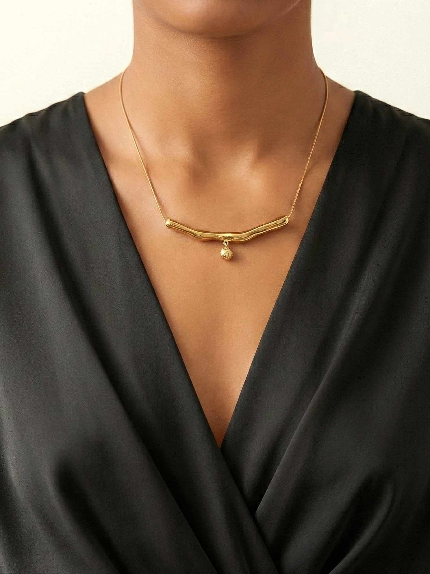 Curved Bar Pendant Necklace