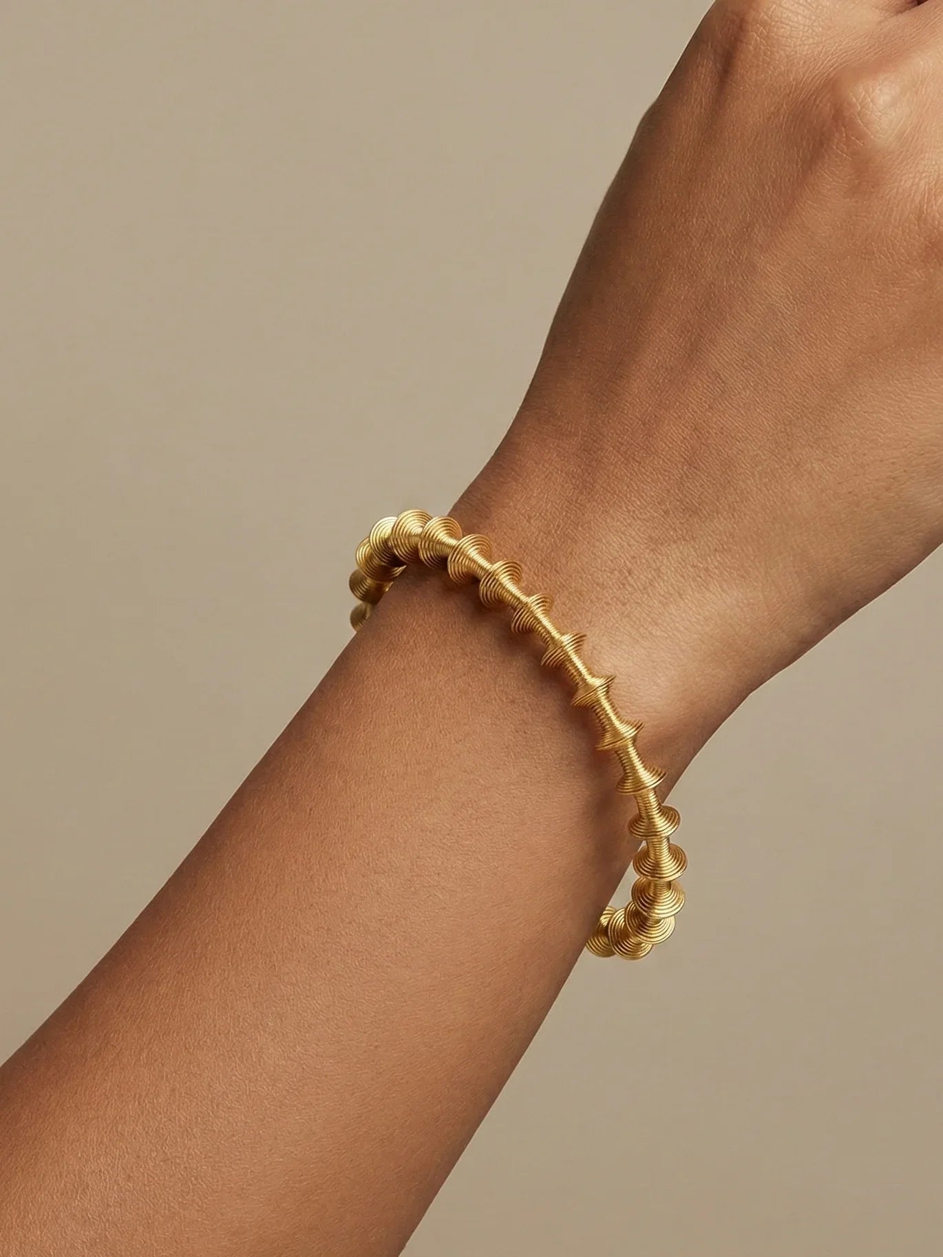 Ribbed Texture Capped Cuff Bangle - Doulaat