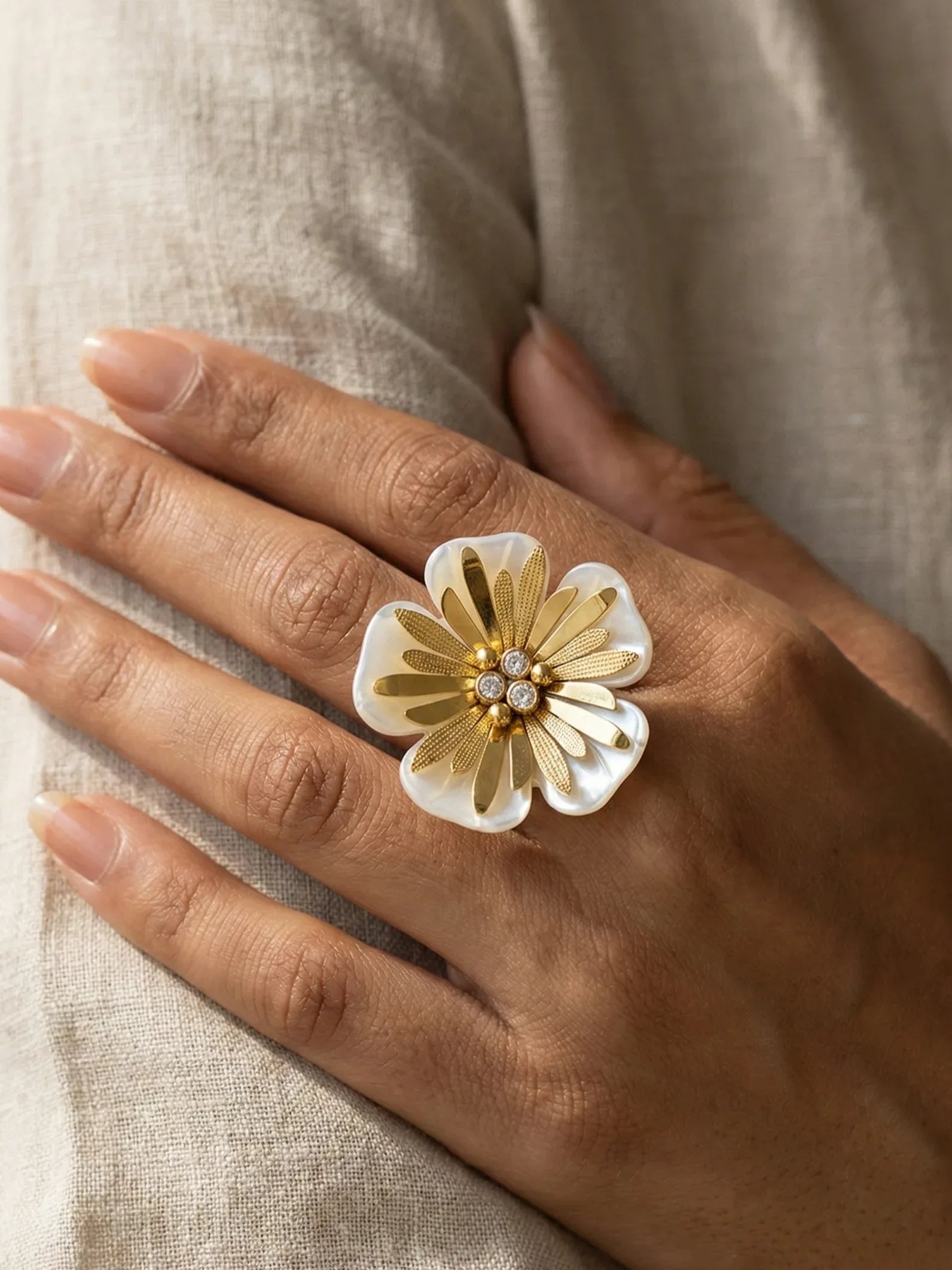 Golden Bloom Petal Ring - Doulaat