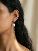 Elegant Gold Chain Ring with Sparkling Crystal Accents - Doulaat