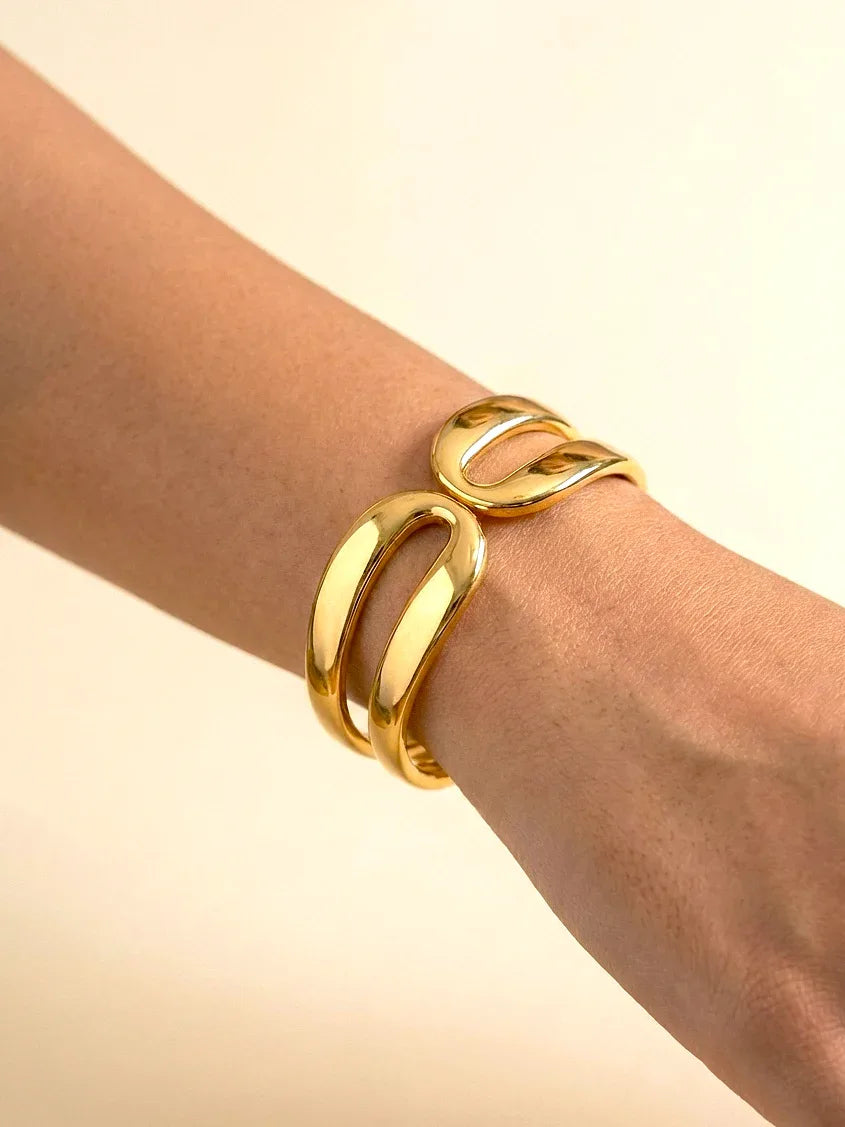Modern Gold Serene Bangle for a Stylish Look - Doulaat