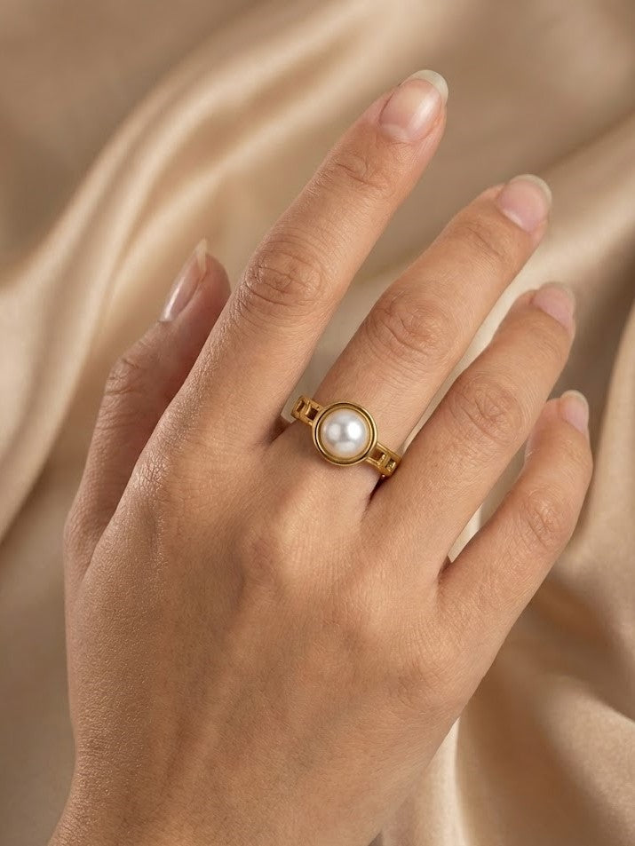 Gold Chain Bridge Band with Round White Pearl