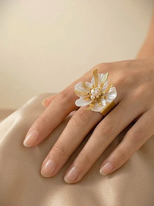 Elegant White and Gold Flower Adjustable Ring - Doulaat