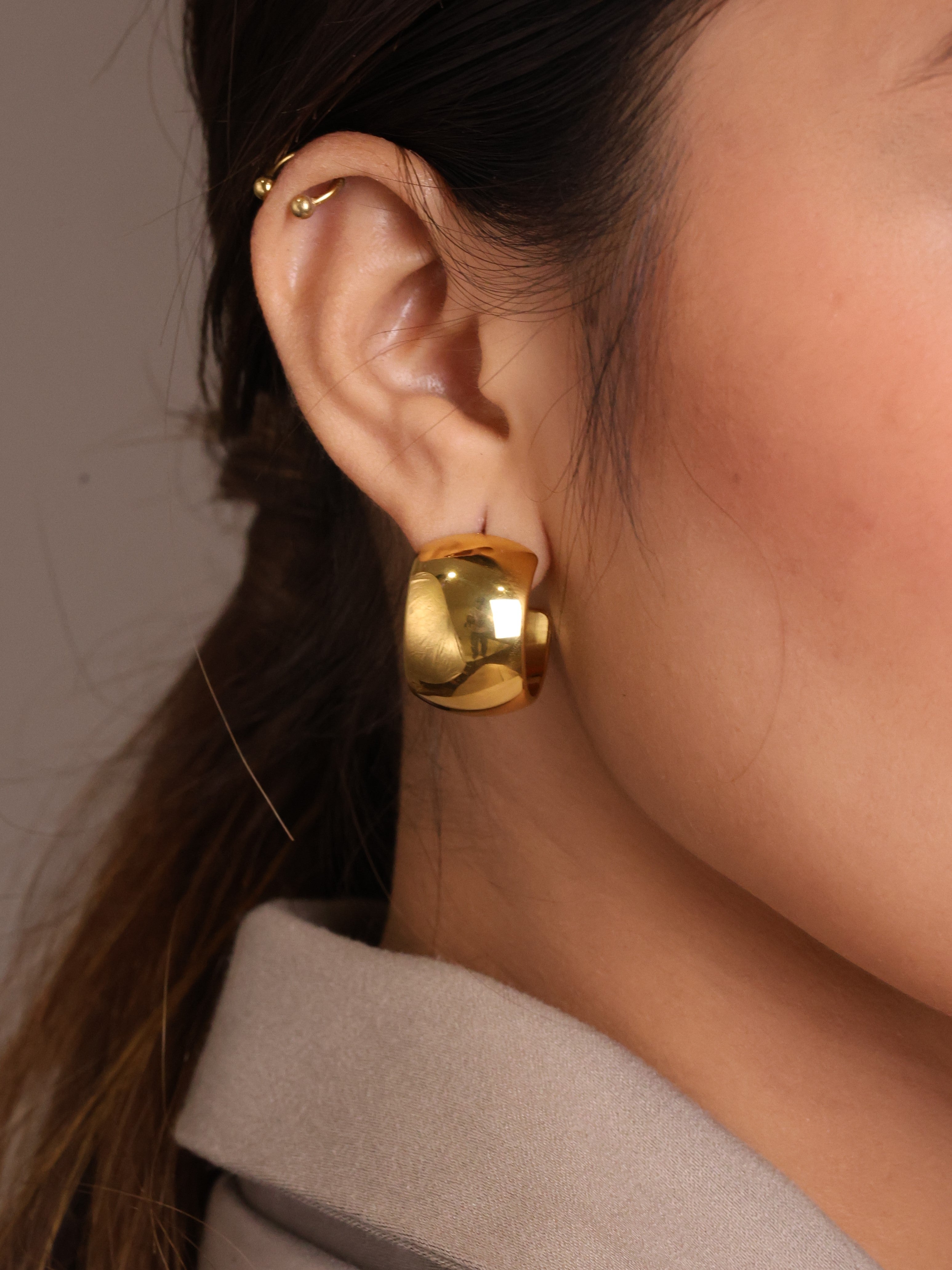 Bold Curve Hoops