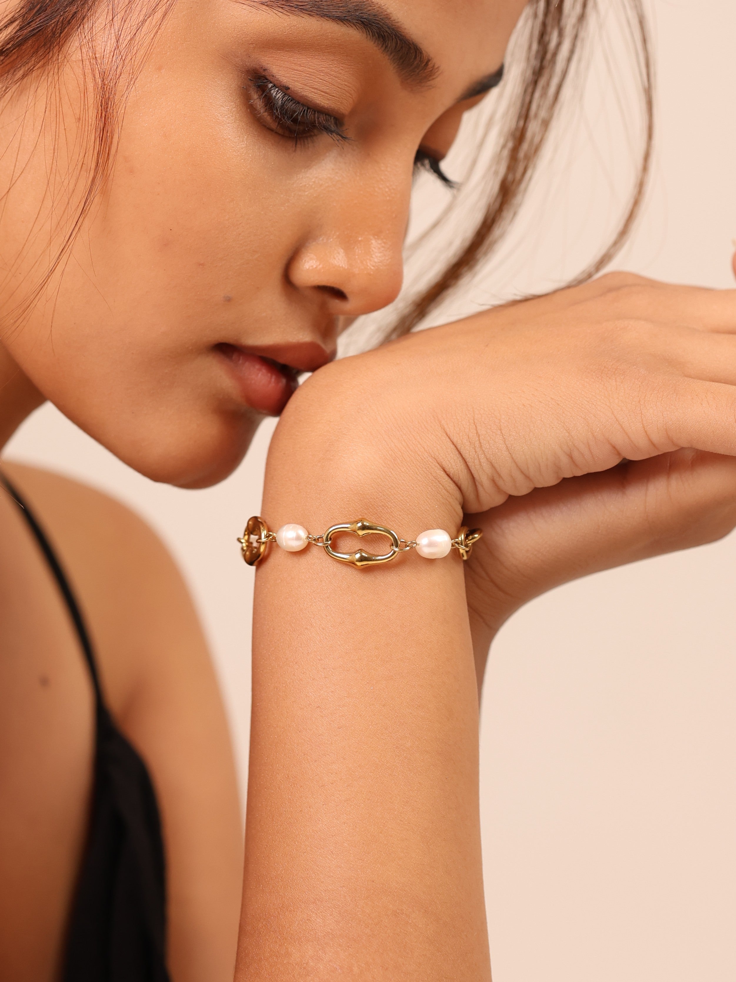 Sleek Gold Chain Bracelet