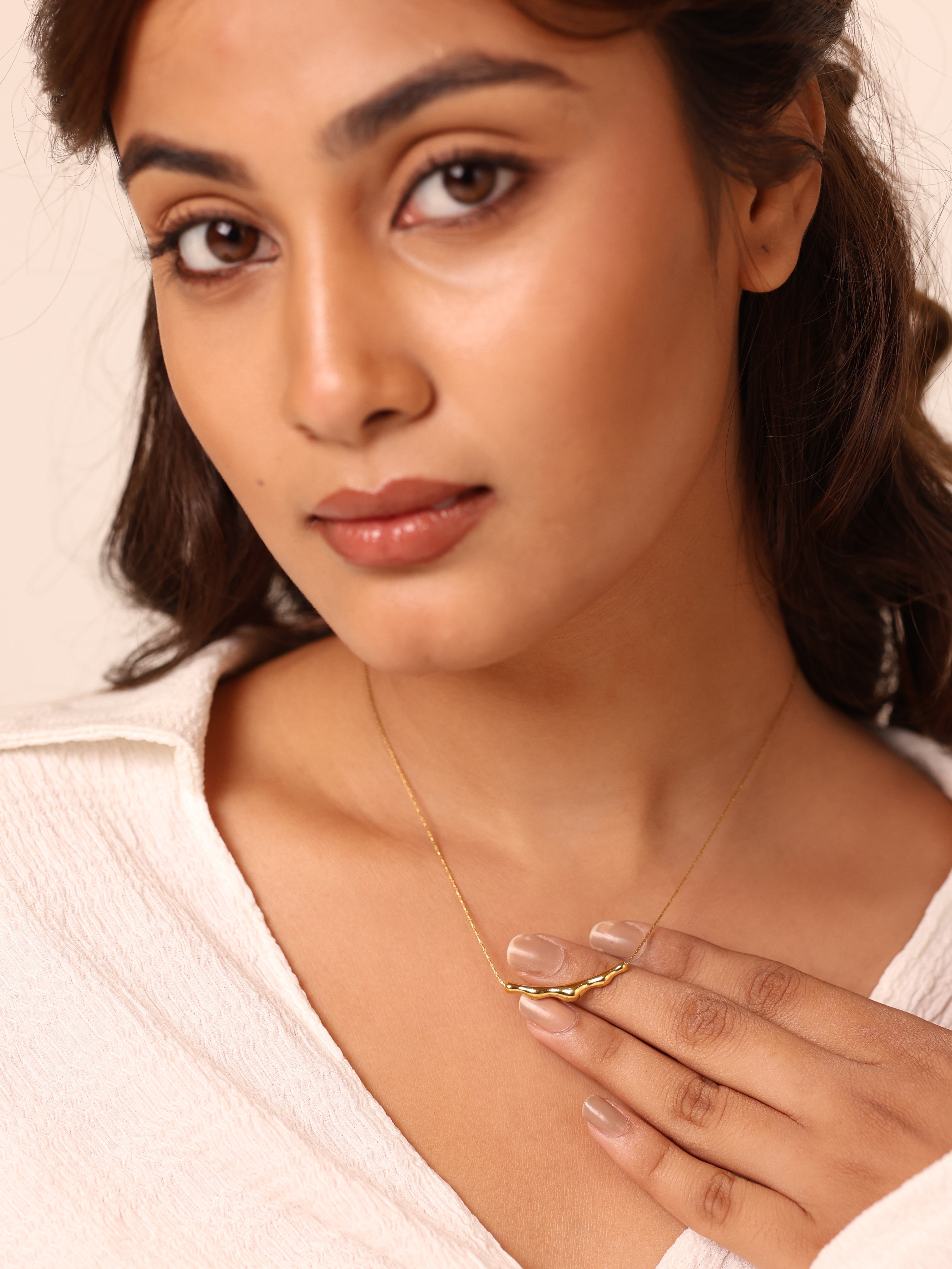 Wavy Bar Pendant Necklace
