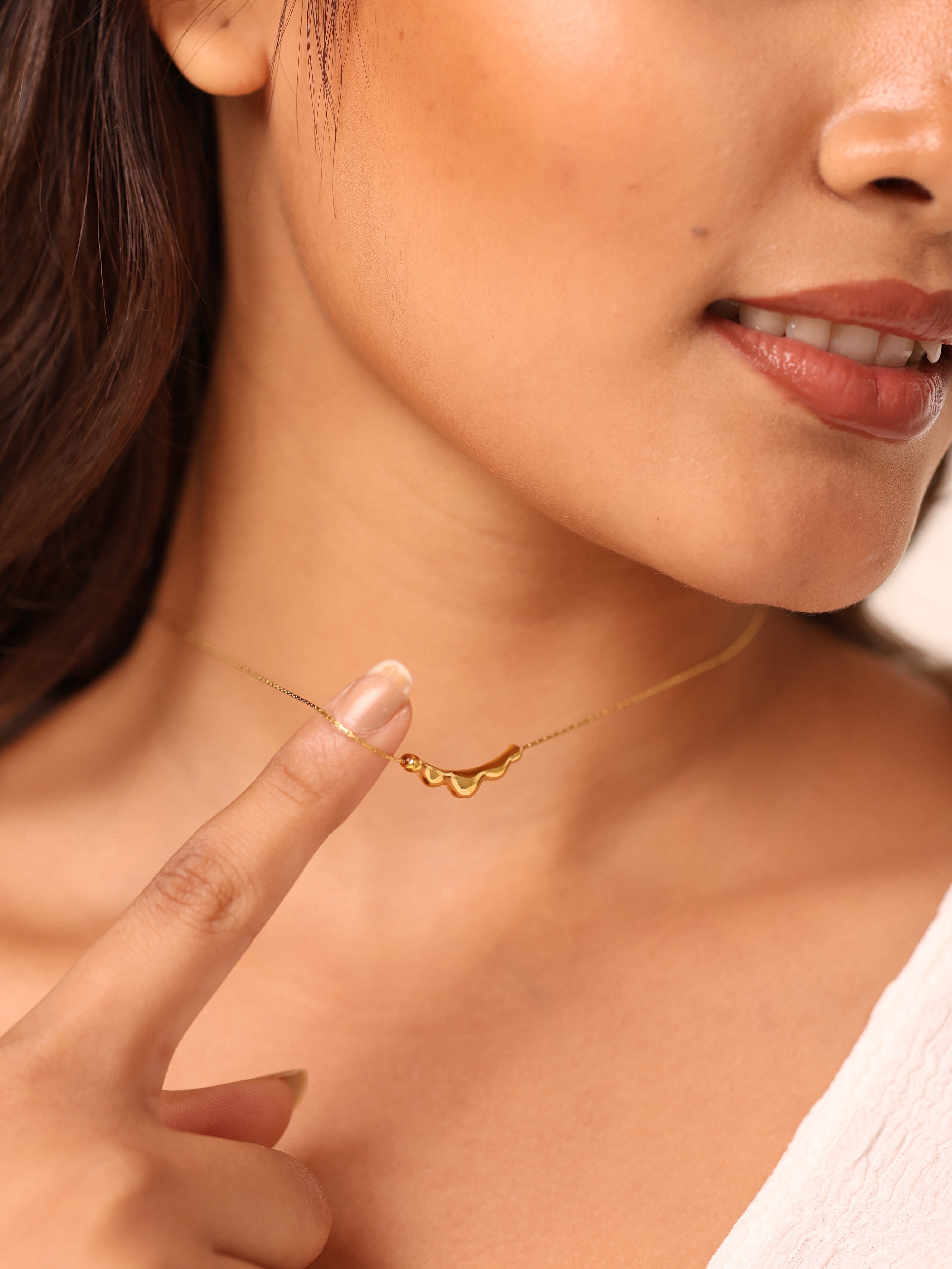 Wavy Bar Pendant Necklace