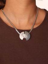 Fan Pearl Pendant Necklace