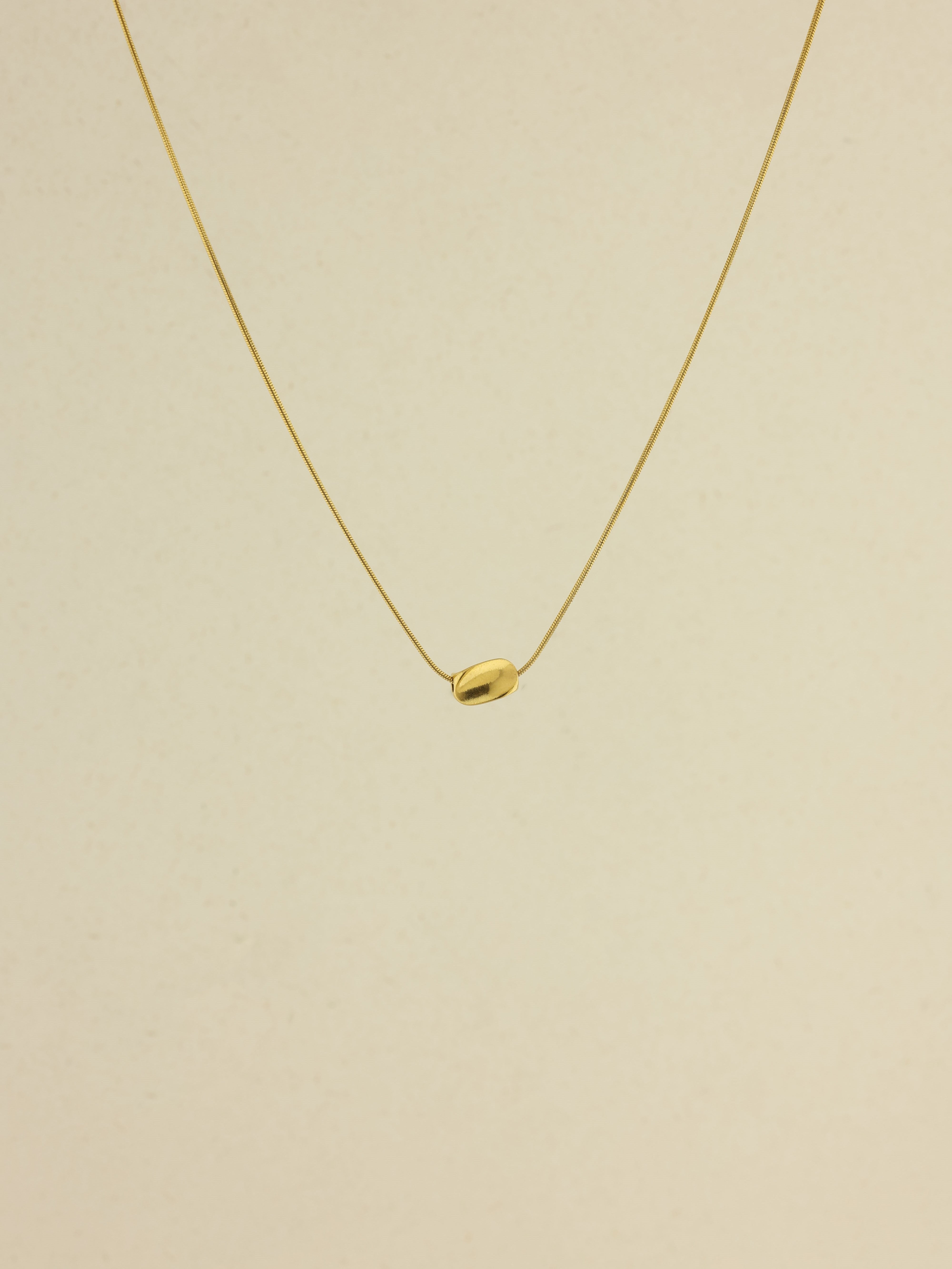 Minimal curve pendant