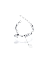 Elegant Gold Weave Chain Bracelet with Heart Charm