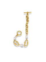 Sleek Gold Chain Bracelet with Soft Pearl Accent