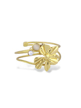 Elegant Gold Flora Bangle with Shimmering Leaf Designs