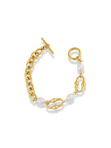 Sleek Gold Chain Bracelet with Soft Pearl Accent