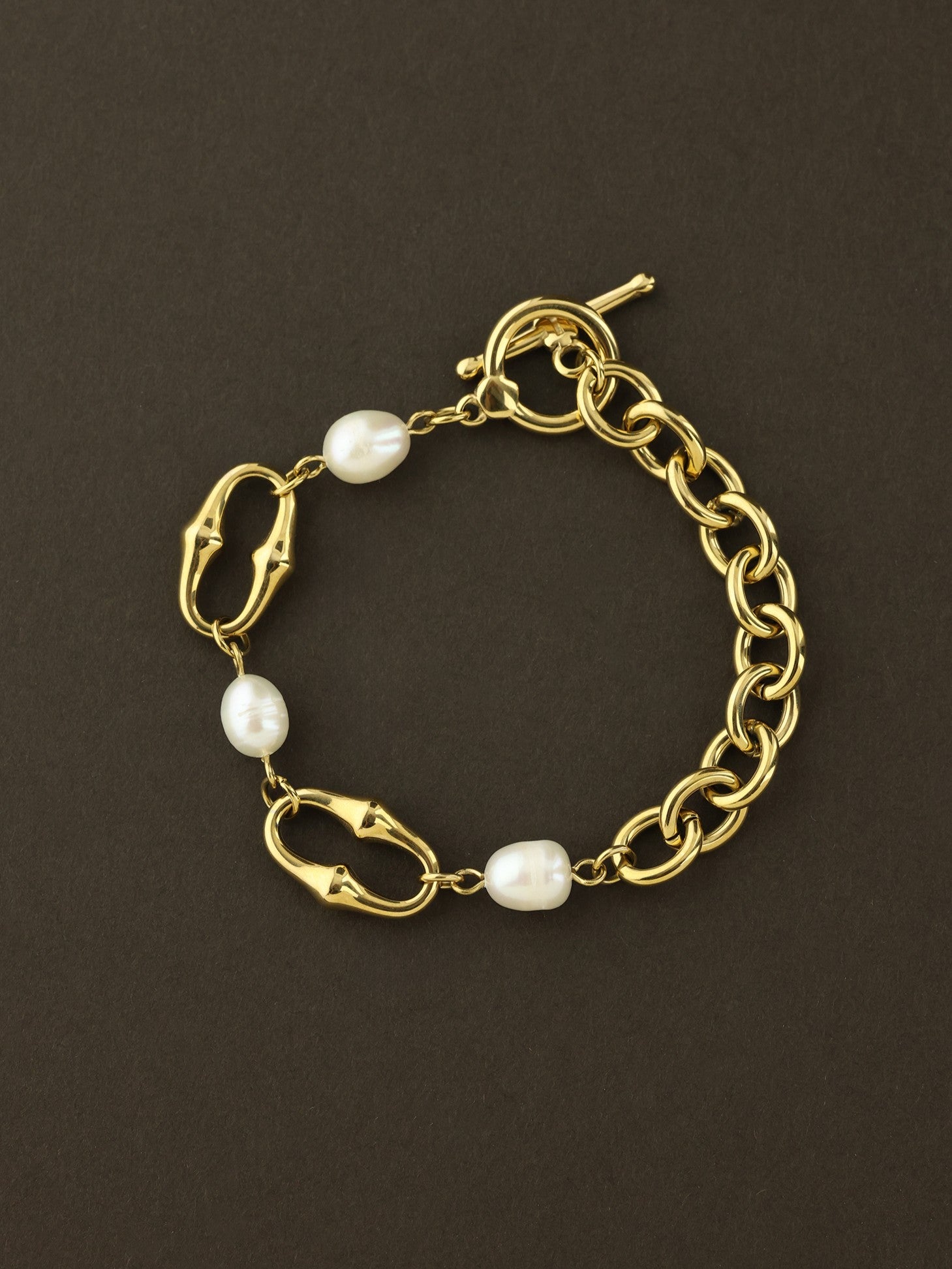 Sleek Gold Chain Bracelet