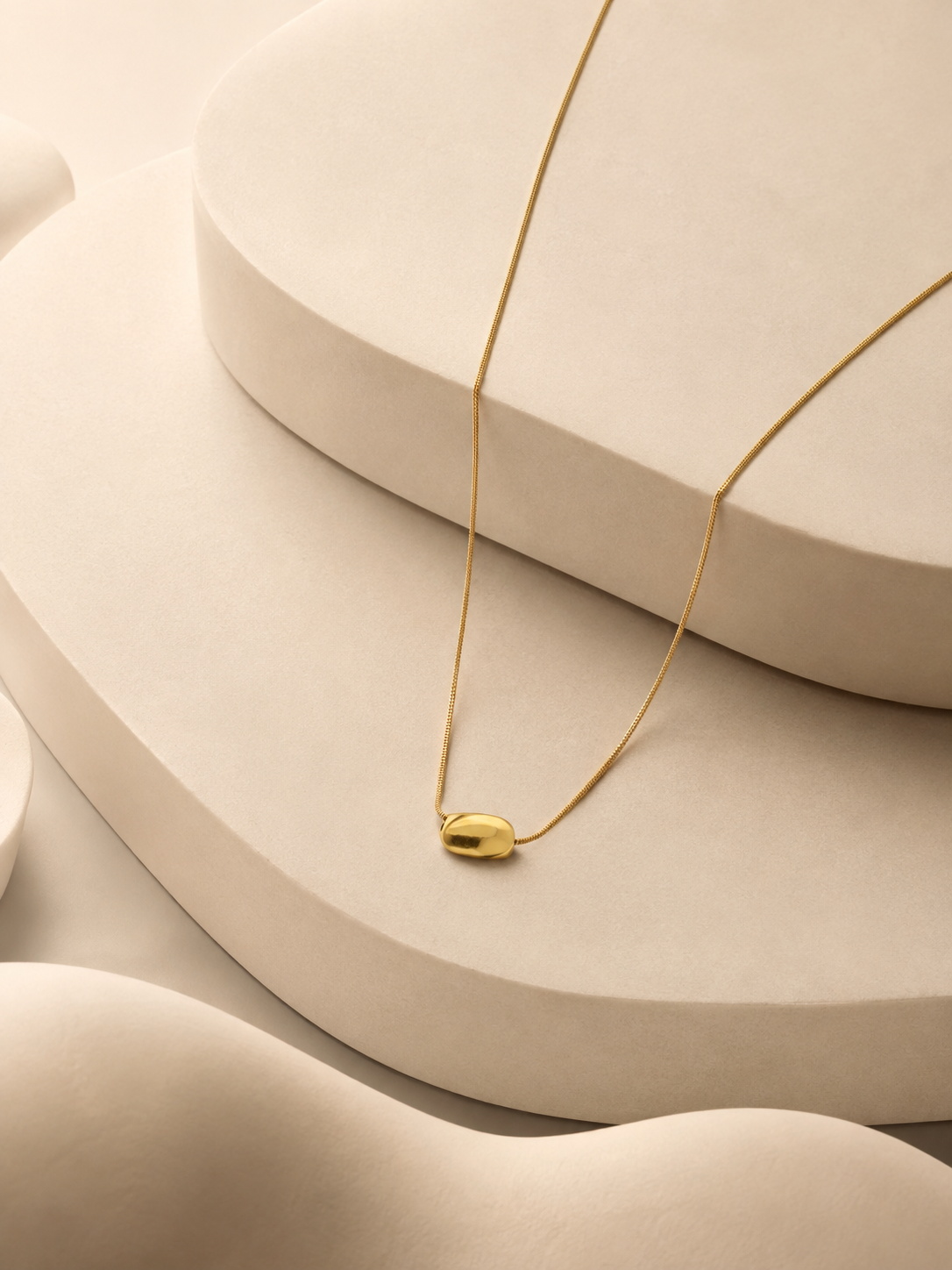 Minimal curve pendant