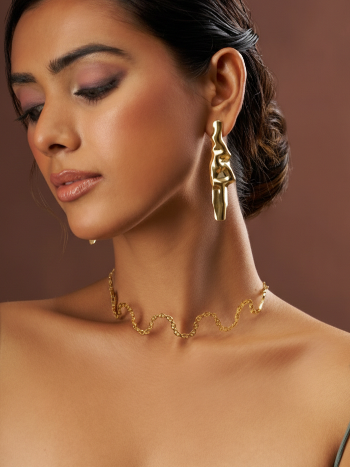 Wavy Textured Open Collar Necklace