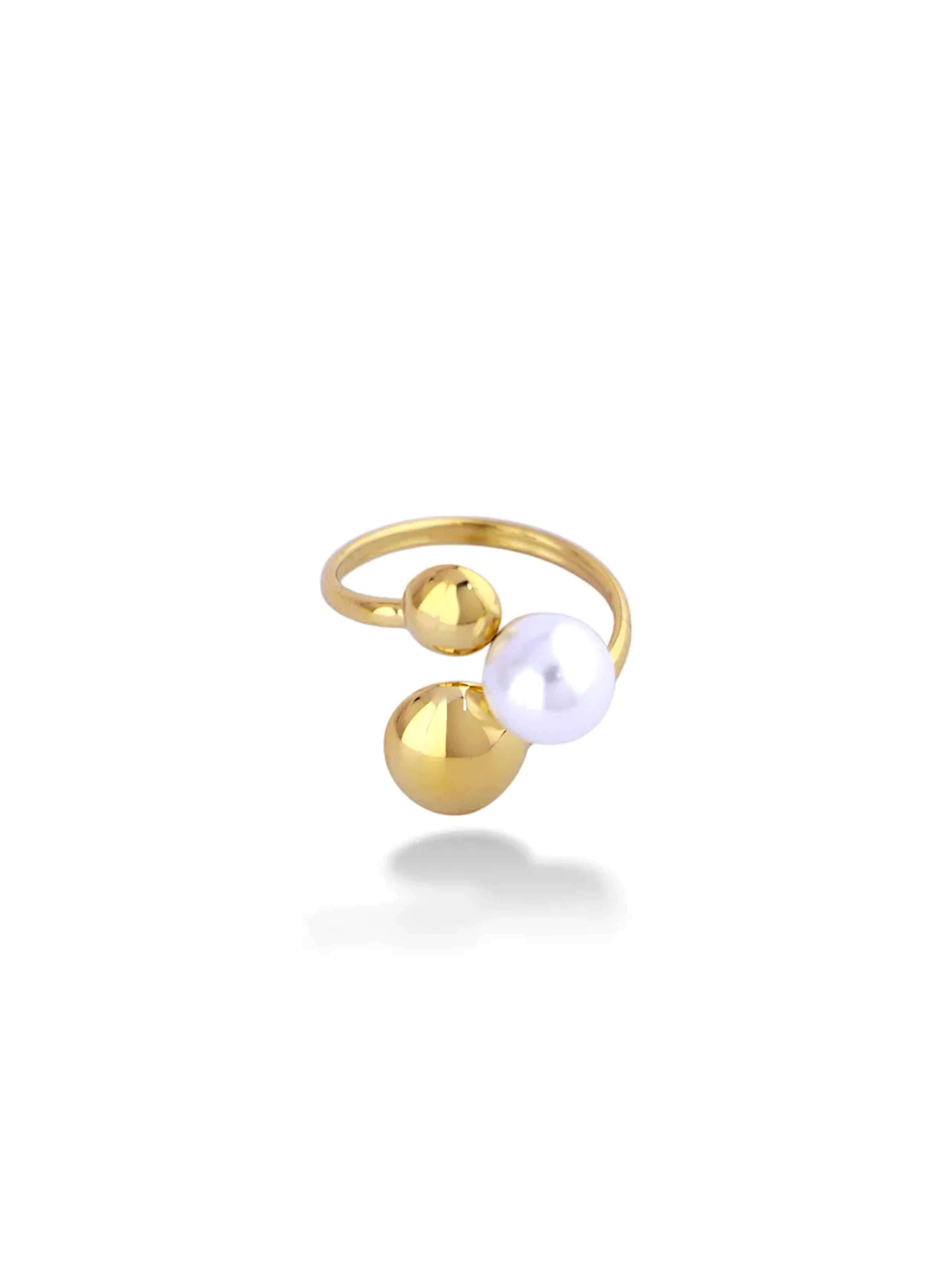 Gold Polished Gleam Ring with a Glossy Finish