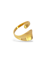 Boldera Classic Gold Ring with Strong Band Design