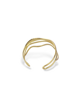 Stunning Gold Meteor Bangle with Shiny Looks