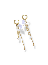 Elegant Gold Chain Ring with Sparkling Crystal Accents