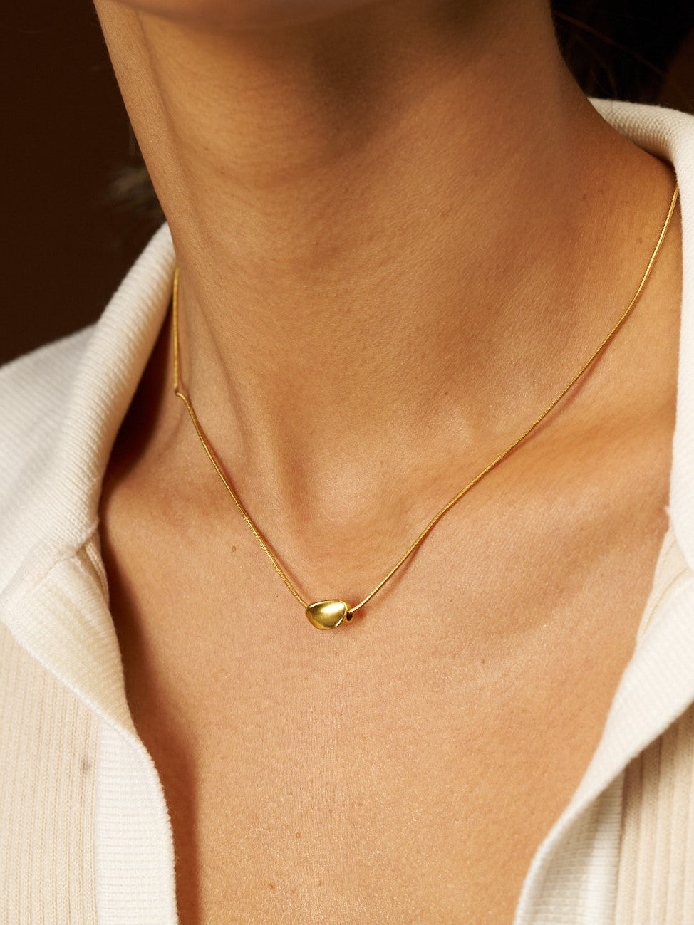Minimal curve pendant