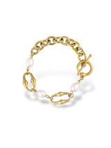 Sleek Gold Chain Bracelet with Soft Pearl Accent