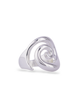 Elegant Golden Swirl Ring Featuring a Twisted Look