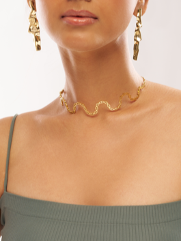 Wavy Textured Open Collar Necklace