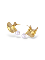 Twist Stud Earrings with Soft Curve and Pearl Accent