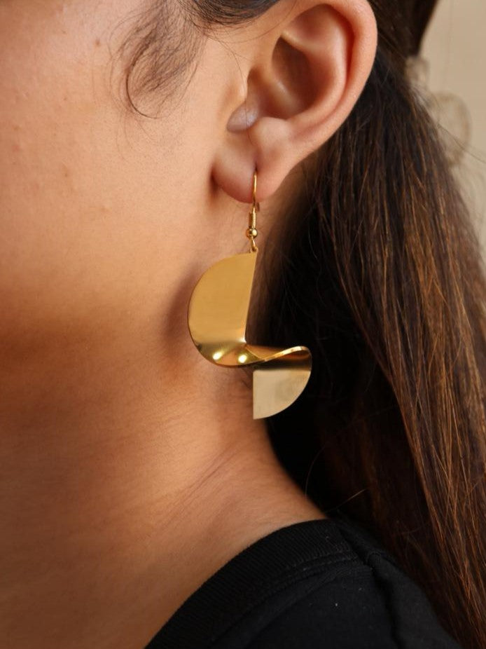 Curve Drop Earrings