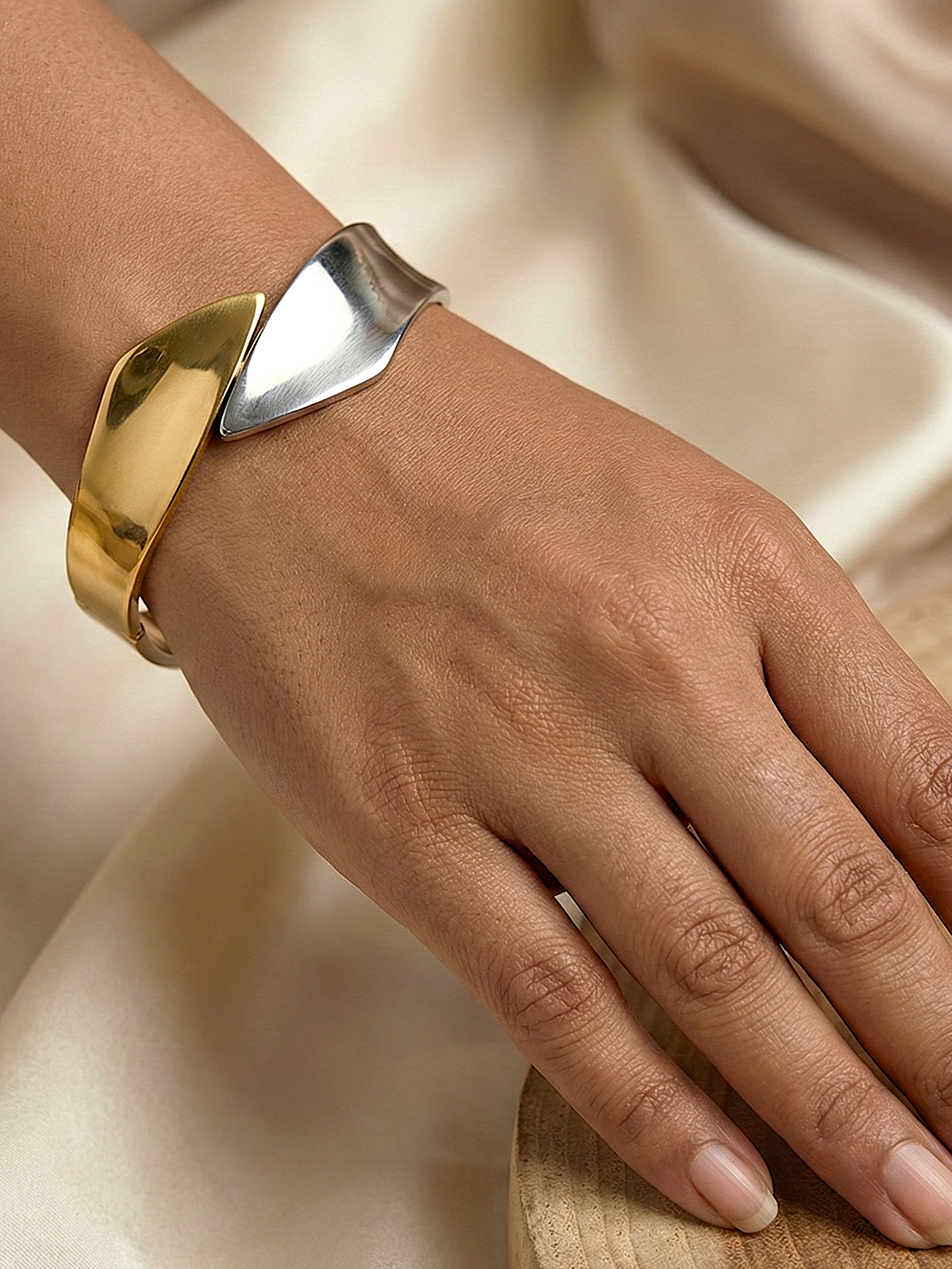 Unique Gold and Silver Mixed Metal Vinea Duo Band