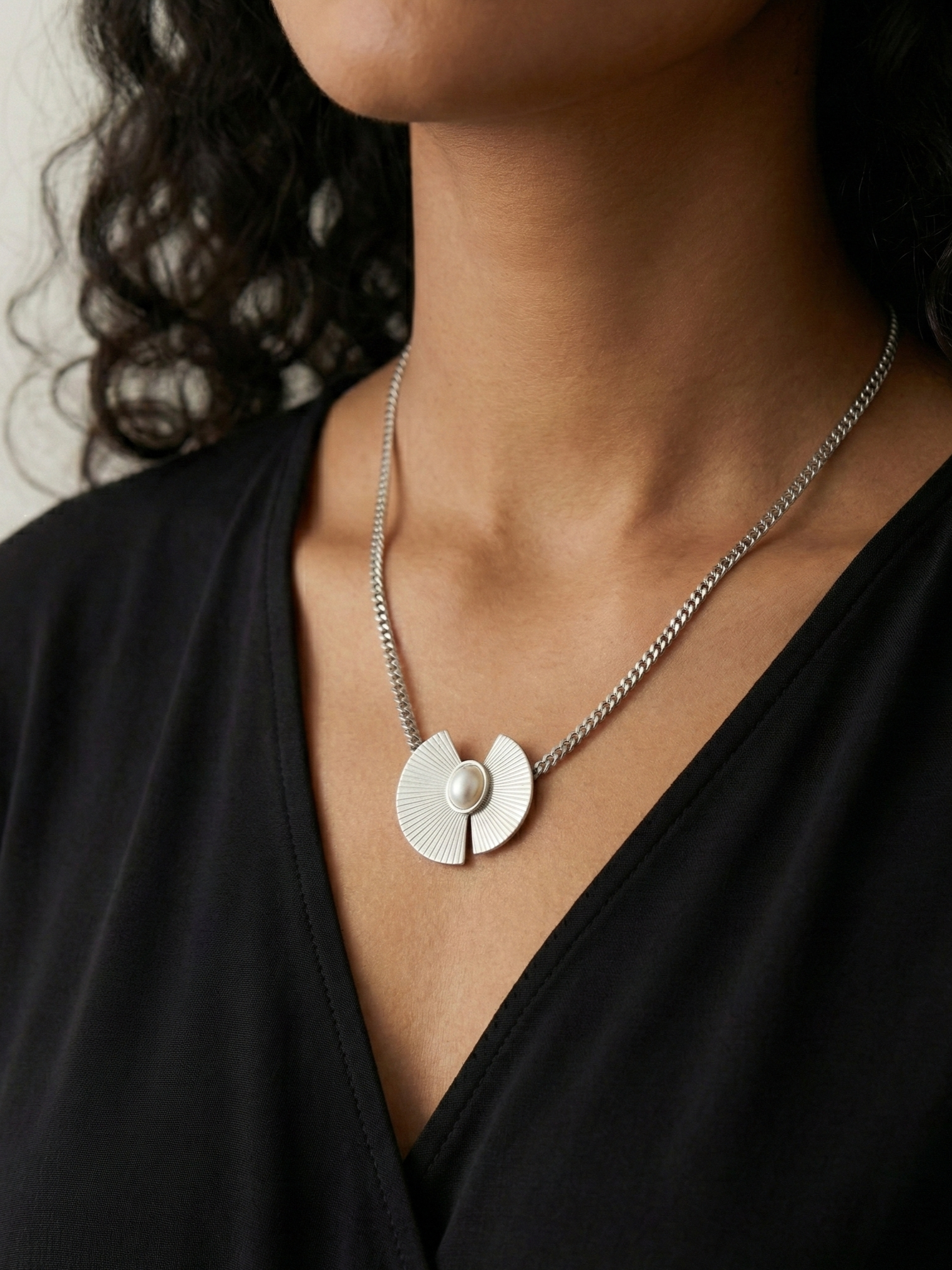 Fan Pearl Pendant Necklace