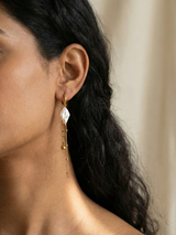 Elegant Gold Chain Ring with Sparkling Crystal Accents